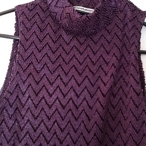 Top - Picture 2 of 2